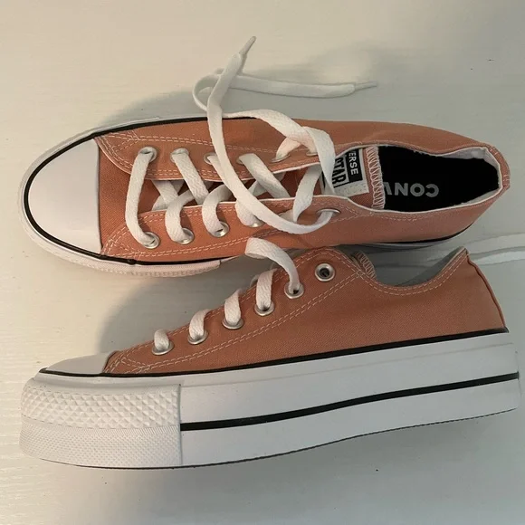 Converse Chuck Taylor Platform Sneaker - Picture 3 of 5